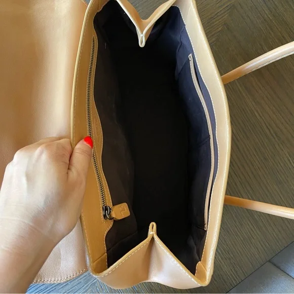 Tod’s D Bag Handbag - Camel / Tan Leather Shoulder Bag